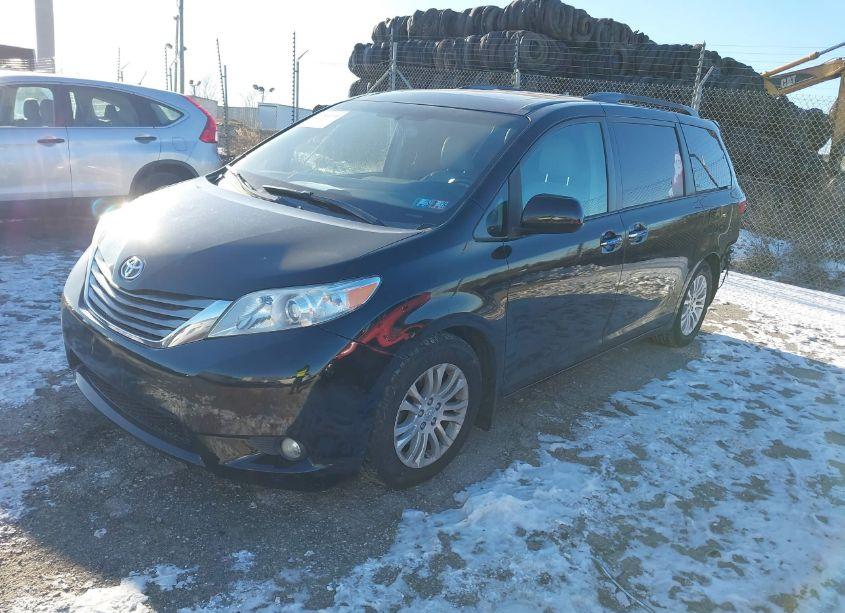 Photo 2 of 2017 Toyota Sienna XLE 8 PASSENGER (VIN 5TDYZ3DC7HS892965)