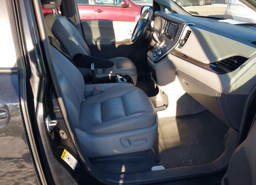 Photo 5 of 2017 Toyota Sienna XLE 8 PASSENGER (VIN 5TDYZ3DC7HS892965)