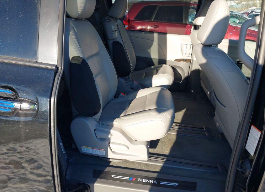 Photo 8 of 2017 Toyota Sienna XLE 8 PASSENGER (VIN 5TDYZ3DC7HS892965)