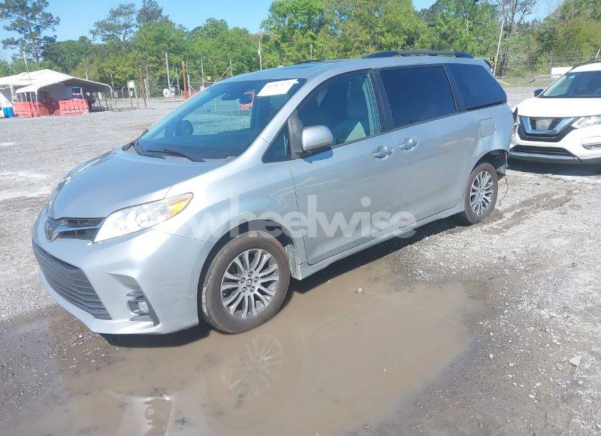 Photo 2 of 2019 Toyota Sienna XLE 8 PASSENGER (VIN 5TDYZ3DC7KS006280)
