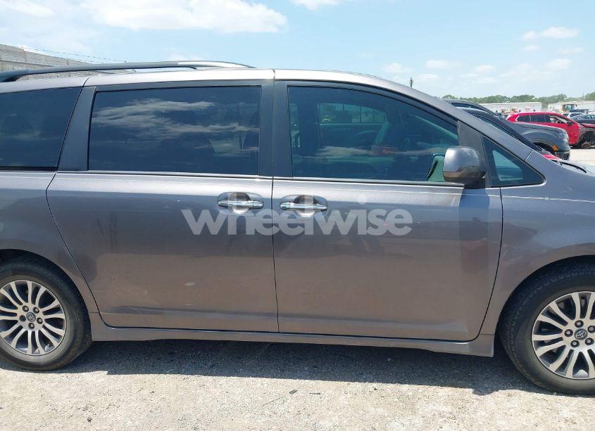 Photo 13 of 2019 Toyota Sienna XLE/XLE PREMIUM/LIMITED/LIMITED PREMIUM (VIN 5TDYZ3DC7KS975576)