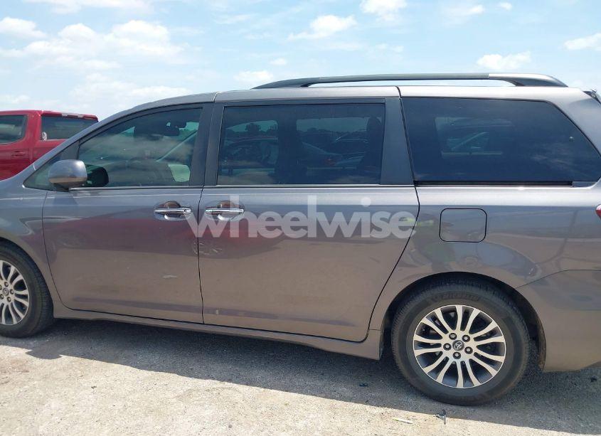 Photo 14 of 2019 Toyota Sienna XLE/XLE PREMIUM/LIMITED/LIMITED PREMIUM (VIN 5TDYZ3DC7KS975576)