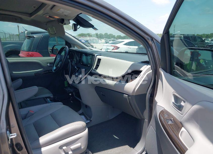 Photo 5 of 2019 Toyota Sienna XLE/XLE PREMIUM/LIMITED/LIMITED PREMIUM (VIN 5TDYZ3DC7KS975576)