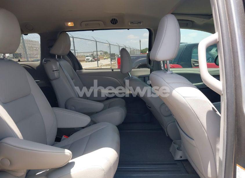 Photo 8 of 2019 Toyota Sienna XLE/XLE PREMIUM/LIMITED/LIMITED PREMIUM (VIN 5TDYZ3DC7KS975576)