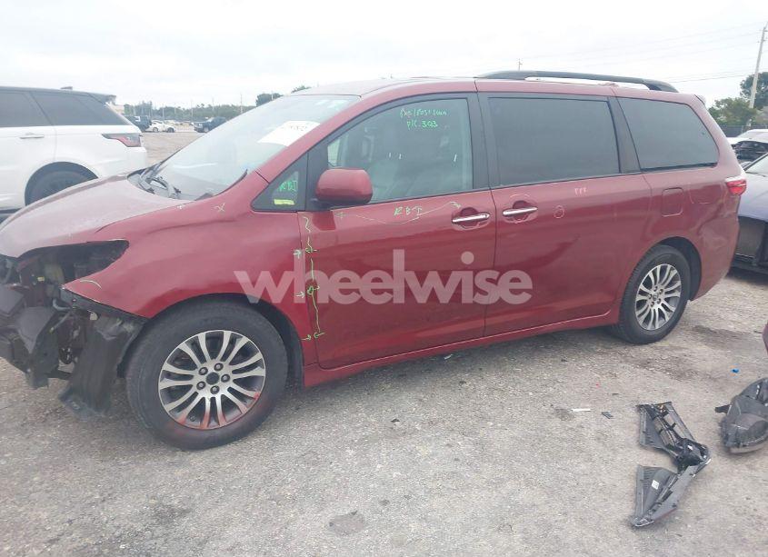 Photo 2 of 2019 Toyota Sienna XLE 8 PASSENGER (VIN 5TDYZ3DC7KS985640)