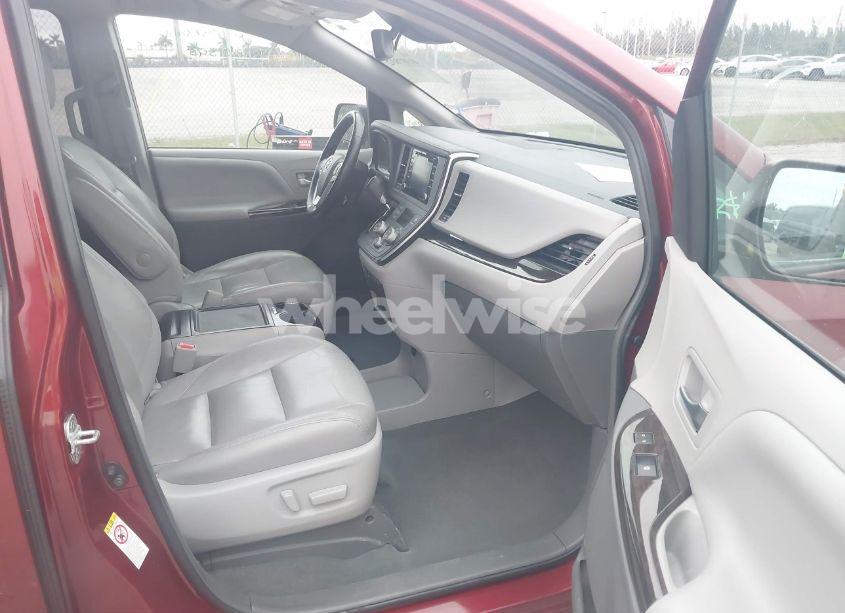 Photo 5 of 2019 Toyota Sienna XLE 8 PASSENGER (VIN 5TDYZ3DC7KS985640)
