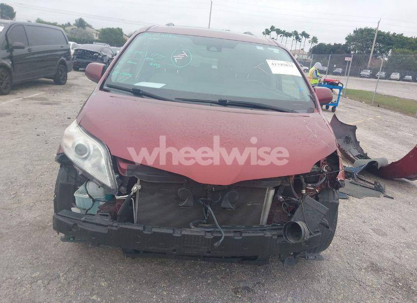 Photo 6 of 2019 Toyota Sienna XLE 8 PASSENGER (VIN 5TDYZ3DC7KS985640)