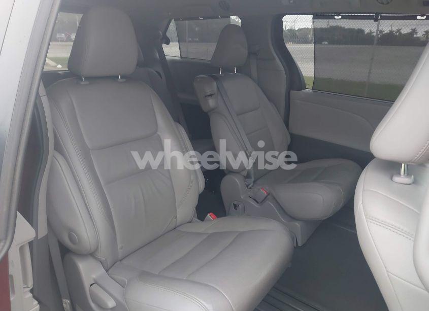 Photo 8 of 2019 Toyota Sienna XLE 8 PASSENGER (VIN 5TDYZ3DC7KS985640)