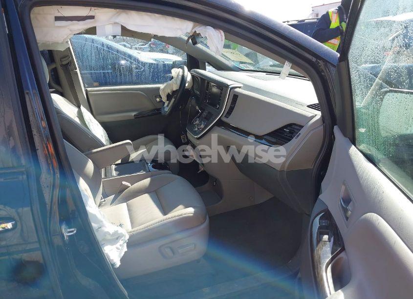 Photo 5 of 2020 Toyota Sienna XLE (VIN 5TDYZ3DC7LS060728)