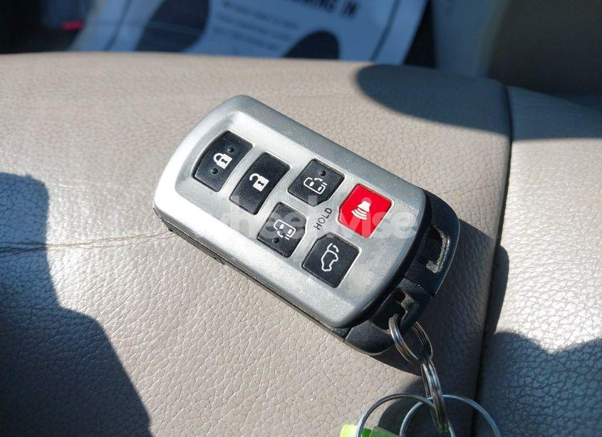 Photo 11 of 2017 Toyota Sienna XLE PREMIUM 8 PASSENGER (VIN 5TDYZ3DC8HS787173)