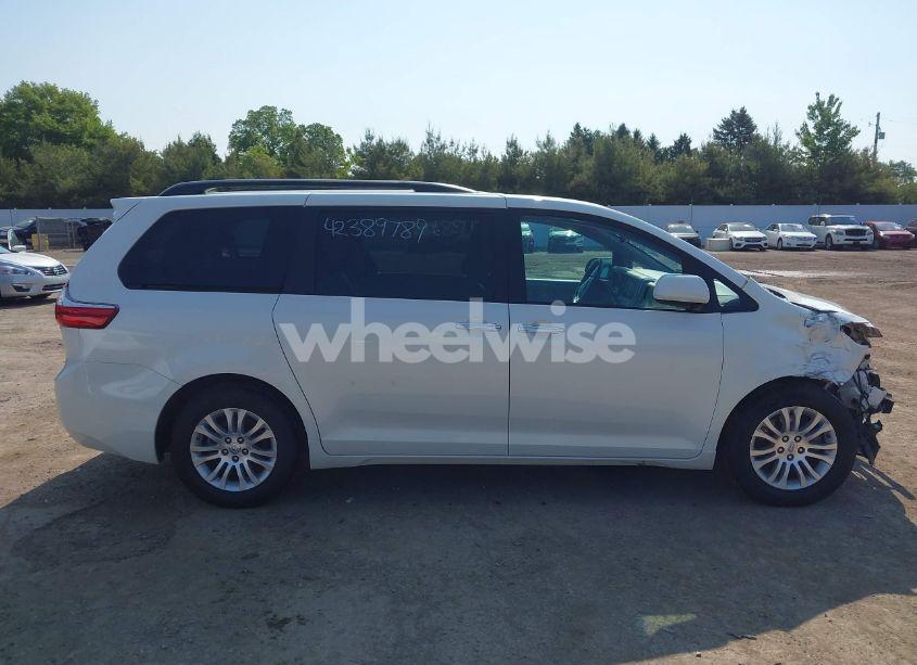 Photo 13 of 2017 Toyota Sienna XLE PREMIUM 8 PASSENGER (VIN 5TDYZ3DC8HS787173)