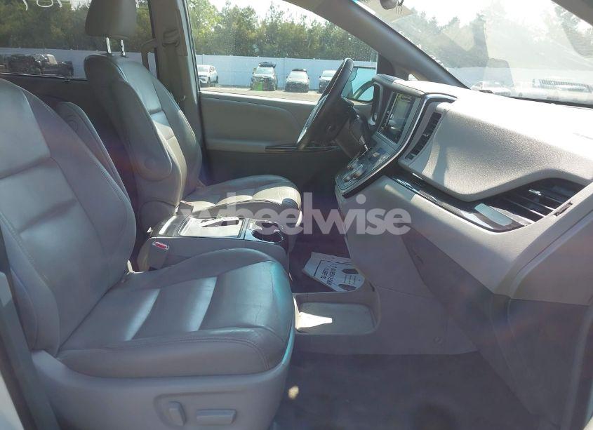 Photo 5 of 2017 Toyota Sienna XLE PREMIUM 8 PASSENGER (VIN 5TDYZ3DC8HS787173)