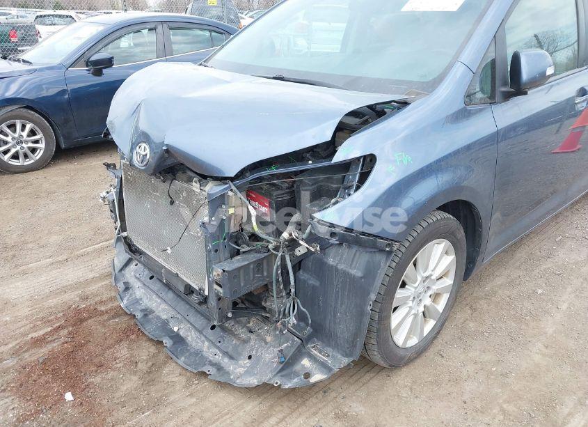 Photo 6 of 2017 Toyota Sienna LIMITED PREMIUM 7 PASSENGER (VIN 5TDYZ3DC8HS802819)