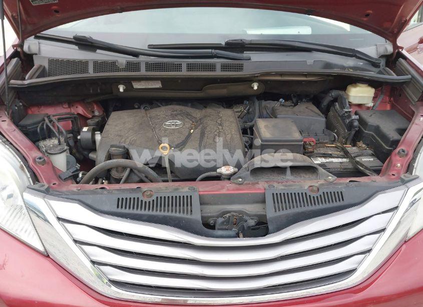 Photo 10 of 2017 Toyota Sienna XLE 8 PASSENGER (VIN 5TDYZ3DC8HS809608)