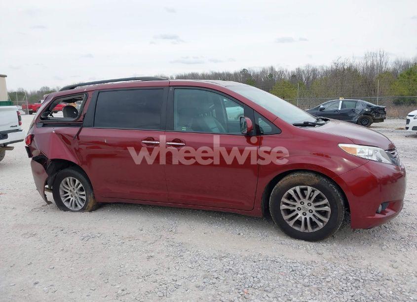 Photo 13 of 2017 Toyota Sienna XLE 8 PASSENGER (VIN 5TDYZ3DC8HS809608)
