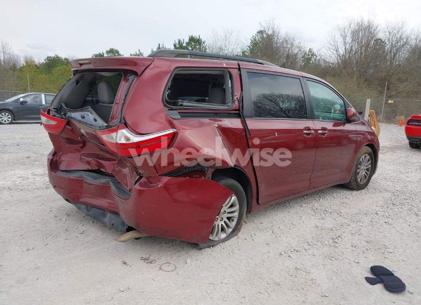 Photo 4 of 2017 Toyota Sienna XLE 8 PASSENGER (VIN 5TDYZ3DC8HS809608)