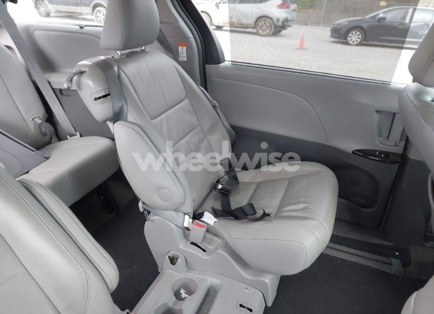 Photo 8 of 2017 Toyota Sienna XLE 8 PASSENGER (VIN 5TDYZ3DC8HS809608)