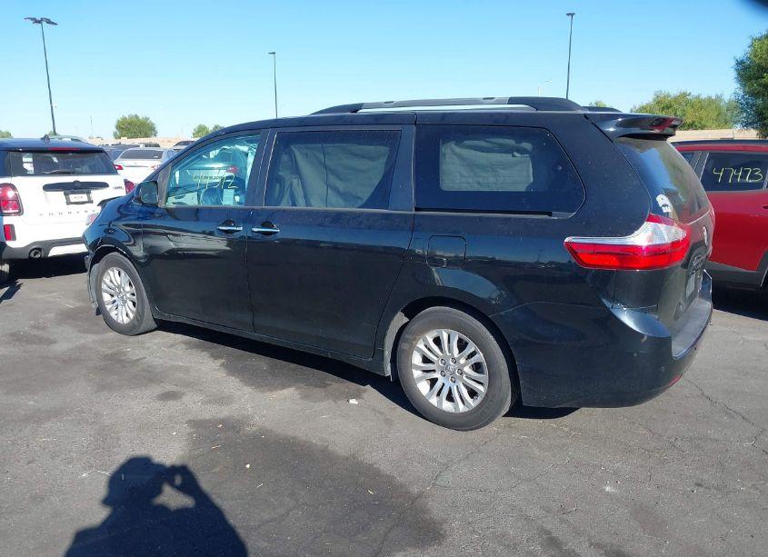 Photo 15 of 2017 Toyota Sienna XLE 8 PASSENGER (VIN 5TDYZ3DC8HS844892)