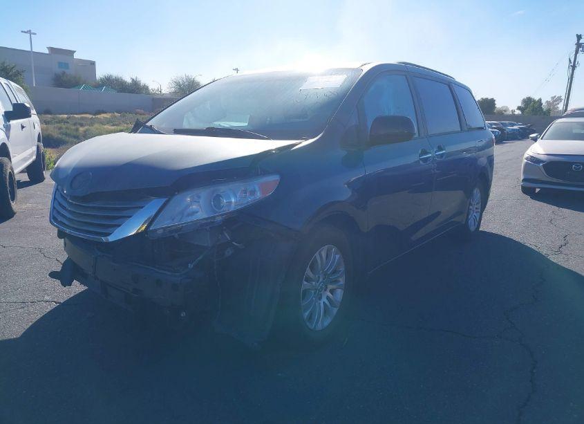 Photo 2 of 2017 Toyota Sienna XLE 8 PASSENGER (VIN 5TDYZ3DC8HS844892)
