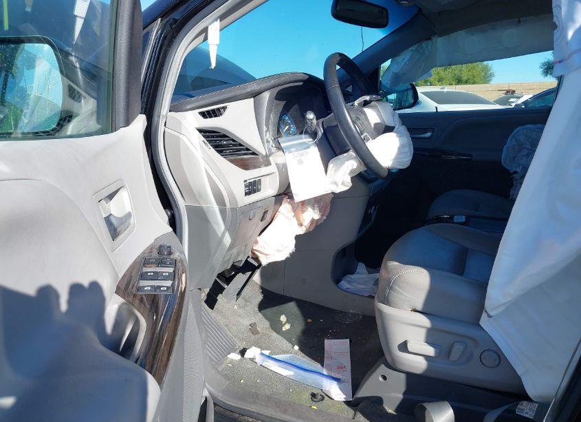 Photo 5 of 2017 Toyota Sienna XLE 8 PASSENGER (VIN 5TDYZ3DC8HS844892)