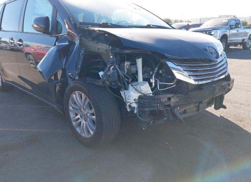 Photo 6 of 2017 Toyota Sienna XLE 8 PASSENGER (VIN 5TDYZ3DC8HS844892)