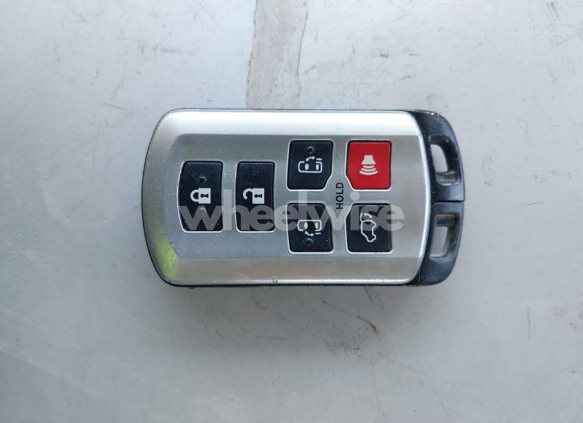 Photo 11 of 2017 Toyota Sienna XLE 8 PASSENGER (VIN 5TDYZ3DC8HS849395)