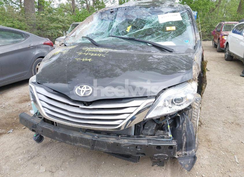 Photo 12 of 2017 Toyota Sienna XLE 8 PASSENGER (VIN 5TDYZ3DC8HS849395)