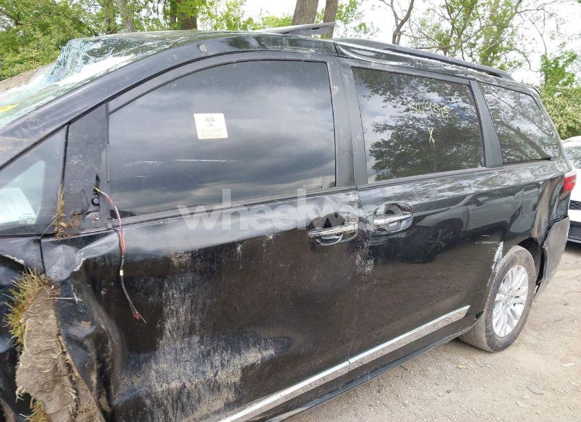 Photo 14 of 2017 Toyota Sienna XLE 8 PASSENGER (VIN 5TDYZ3DC8HS849395)