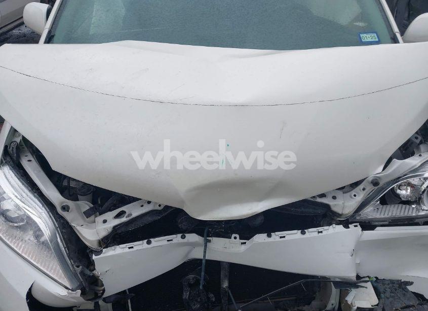 Photo 10 of 2018 Toyota Sienna XLE 8 PASSENGER (VIN 5TDYZ3DC8JS906460)