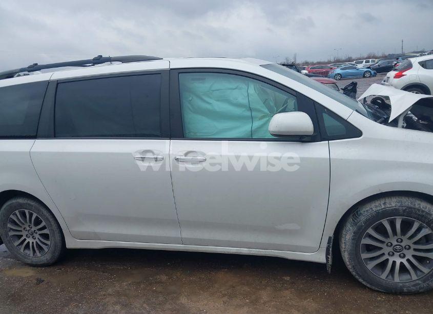 Photo 13 of 2018 Toyota Sienna XLE 8 PASSENGER (VIN 5TDYZ3DC8JS906460)