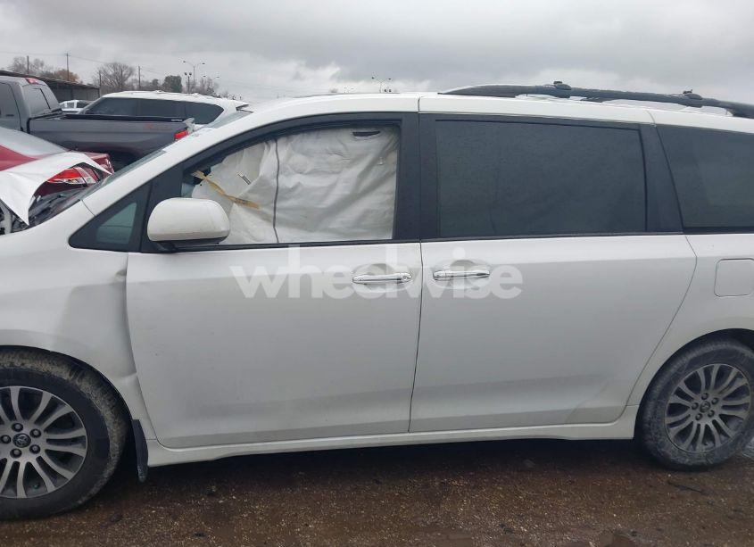 Photo 14 of 2018 Toyota Sienna XLE 8 PASSENGER (VIN 5TDYZ3DC8JS906460)