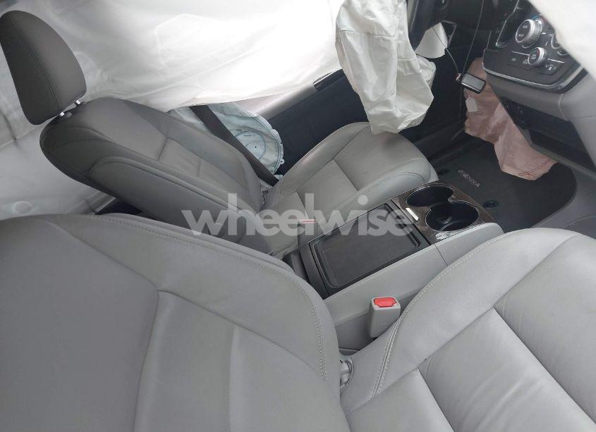 Photo 5 of 2018 Toyota Sienna XLE 8 PASSENGER (VIN 5TDYZ3DC8JS906460)