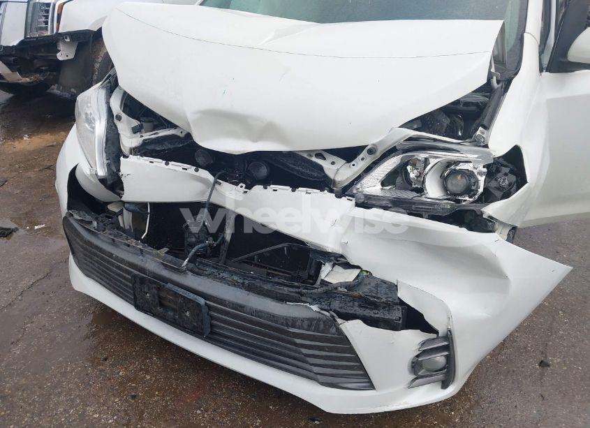 Photo 6 of 2018 Toyota Sienna XLE 8 PASSENGER (VIN 5TDYZ3DC8JS906460)