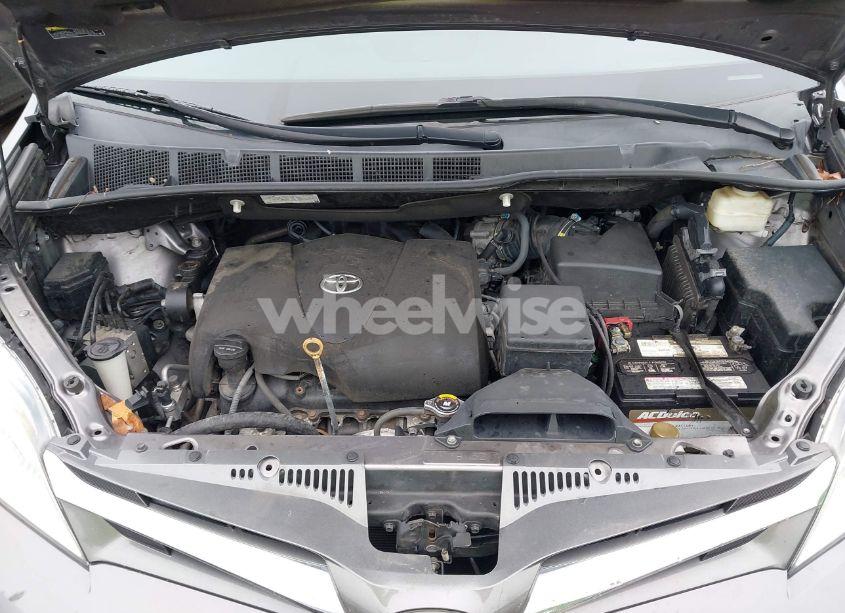 Photo 10 of 2018 Toyota Sienna XLE 8 PASSENGER (VIN 5TDYZ3DC8JS916681)