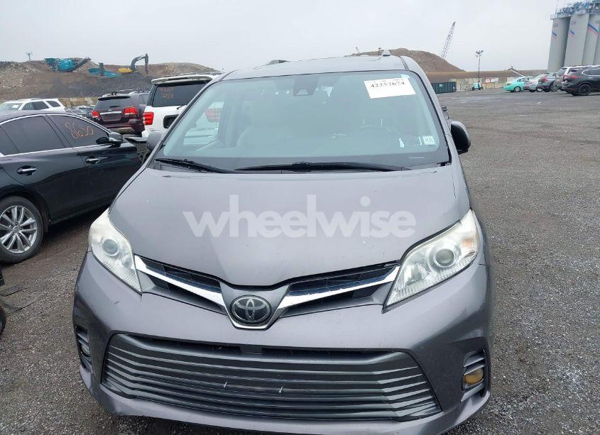 Photo 12 of 2018 Toyota Sienna XLE 8 PASSENGER (VIN 5TDYZ3DC8JS916681)
