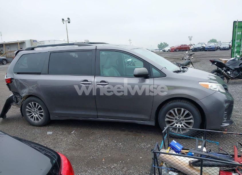 Photo 13 of 2018 Toyota Sienna XLE 8 PASSENGER (VIN 5TDYZ3DC8JS916681)