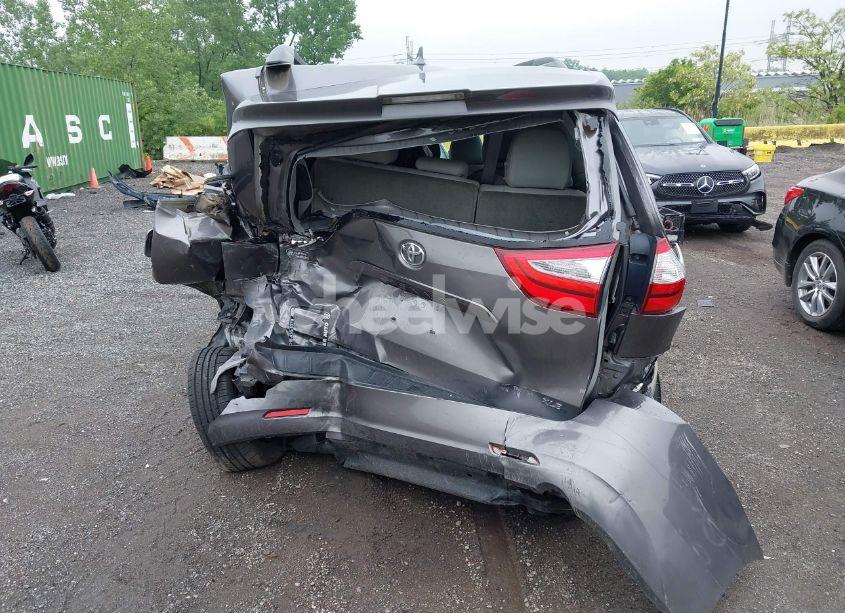 Photo 16 of 2018 Toyota Sienna XLE 8 PASSENGER (VIN 5TDYZ3DC8JS916681)