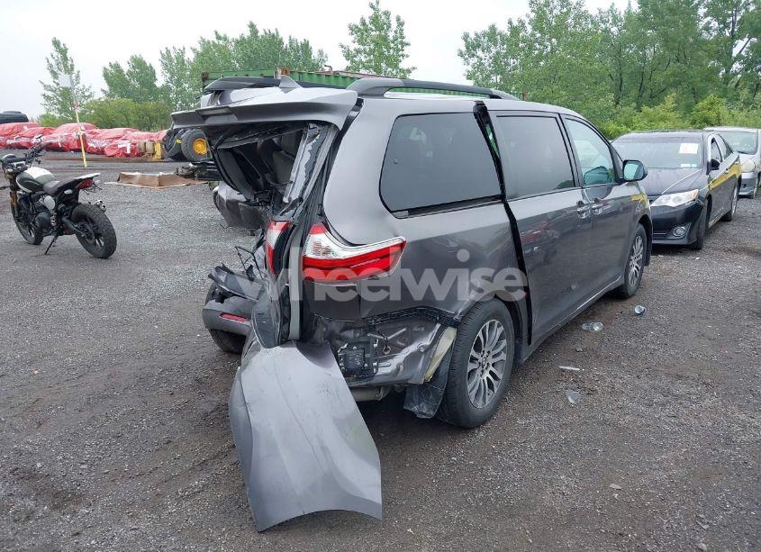 Photo 4 of 2018 Toyota Sienna XLE 8 PASSENGER (VIN 5TDYZ3DC8JS916681)