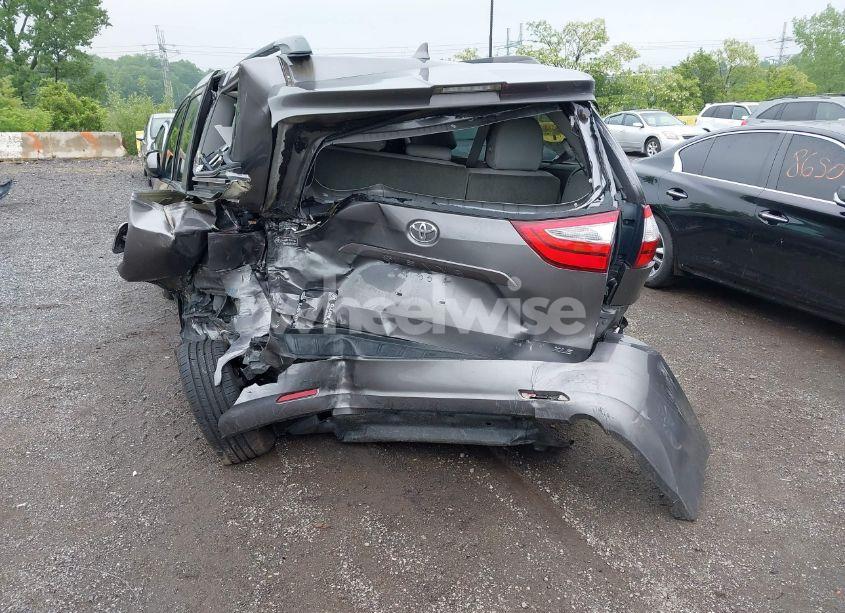 Photo 6 of 2018 Toyota Sienna XLE 8 PASSENGER (VIN 5TDYZ3DC8JS916681)