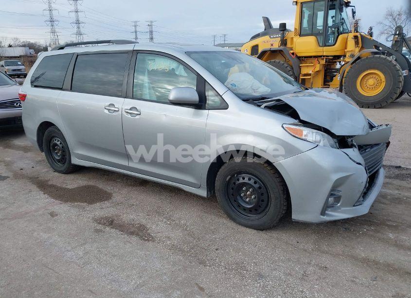 2019 Toyota Sienna XLE 8 PASSENGER (VIN 5TDYZ3DC8KS012251) main photo