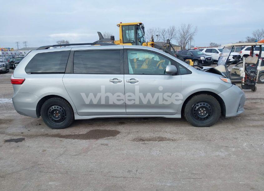 Photo 13 of 2019 Toyota Sienna XLE 8 PASSENGER (VIN 5TDYZ3DC8KS012251)