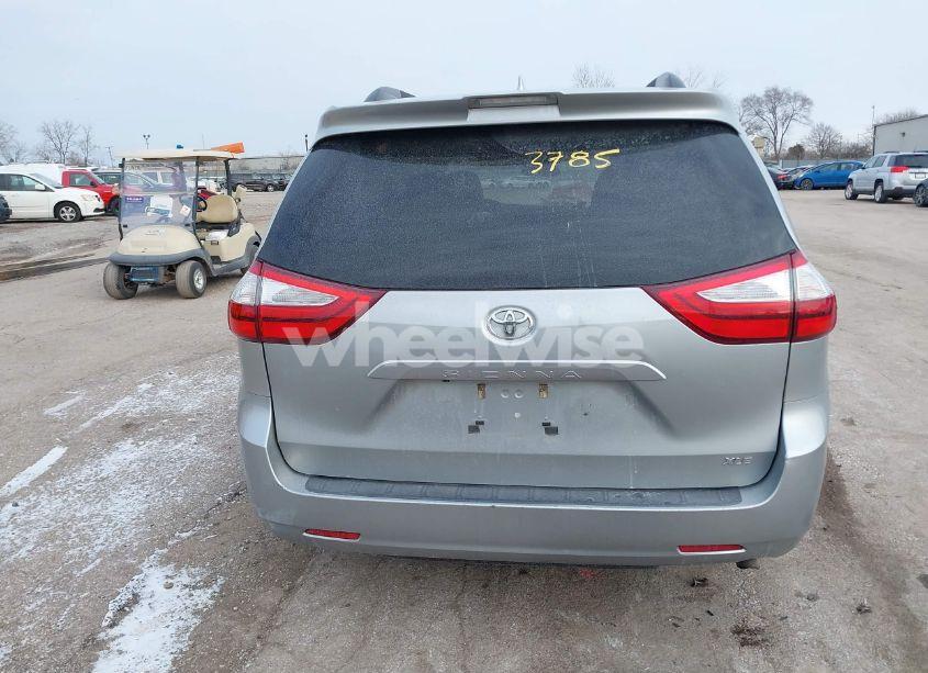 Photo 16 of 2019 Toyota Sienna XLE 8 PASSENGER (VIN 5TDYZ3DC8KS012251)