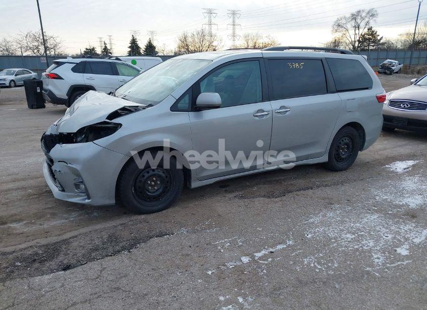 Photo 2 of 2019 Toyota Sienna XLE 8 PASSENGER (VIN 5TDYZ3DC8KS012251)