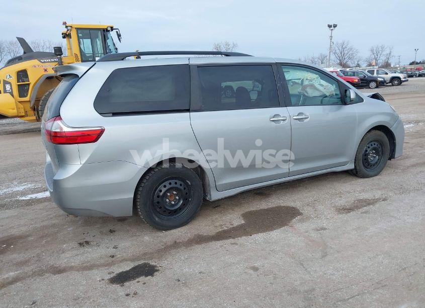 Photo 4 of 2019 Toyota Sienna XLE 8 PASSENGER (VIN 5TDYZ3DC8KS012251)