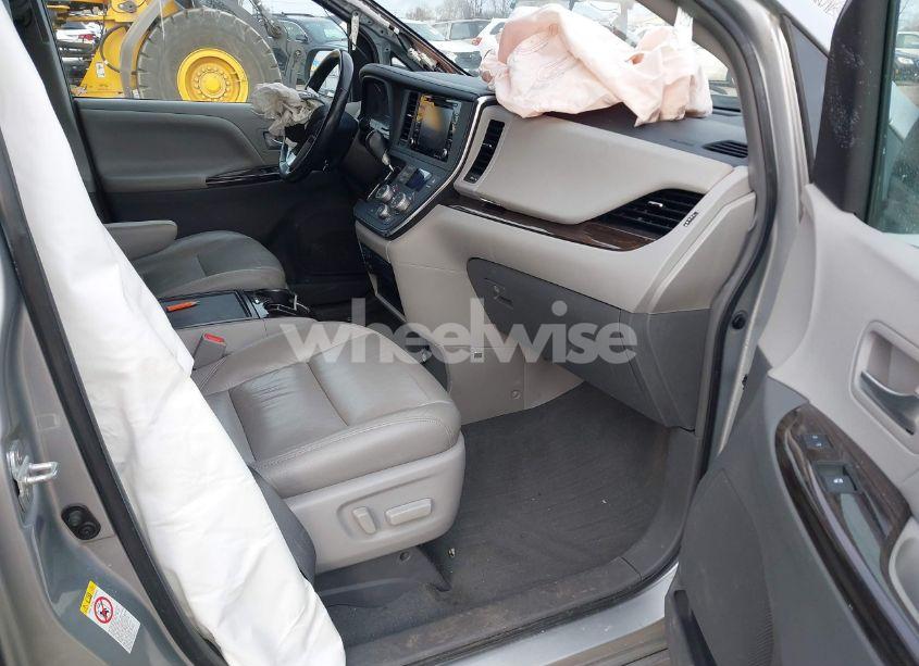 Photo 5 of 2019 Toyota Sienna XLE 8 PASSENGER (VIN 5TDYZ3DC8KS012251)