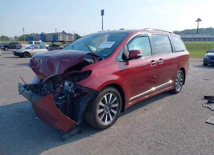 Photo 2 of 2019 Toyota Sienna LIMITED 7 PASSENGER (VIN 5TDYZ3DC8KS019538)