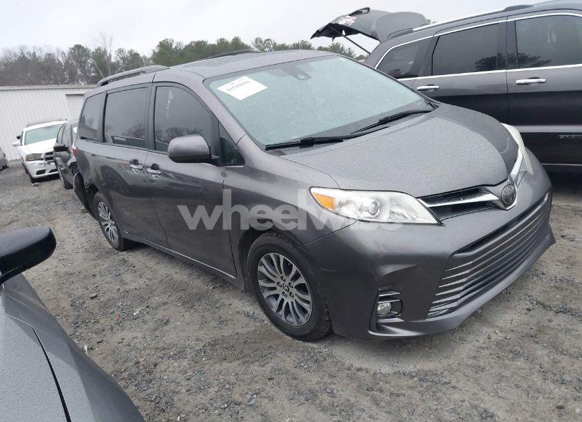 2019 Toyota Sienna XLE 8 PASSENGER (VIN 5TDYZ3DC8KS982777) main photo