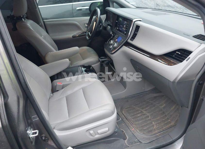 Photo 5 of 2019 Toyota Sienna XLE 8 PASSENGER (VIN 5TDYZ3DC8KS982777)