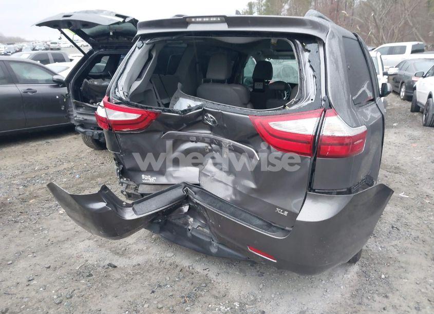 Photo 6 of 2019 Toyota Sienna XLE 8 PASSENGER (VIN 5TDYZ3DC8KS982777)