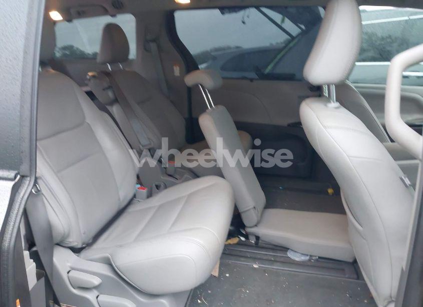Photo 8 of 2019 Toyota Sienna XLE 8 PASSENGER (VIN 5TDYZ3DC8KS982777)